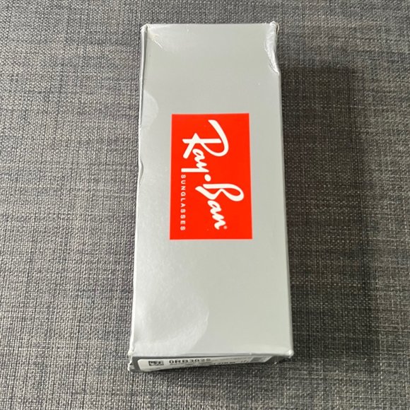 Rayban Gold Aviator Sunglasses (RB3025) - Picture 4 of 9